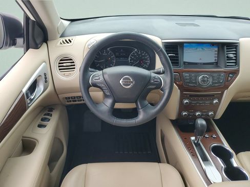 Used 2019 Nissan Pathfinder Platinum FWD image 12