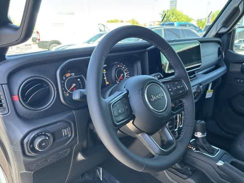 New 2025 Jeep Wrangler Unlimited Rubicon image 10