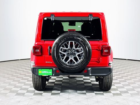 Used 2025 Jeep Wrangler Sahara image 8