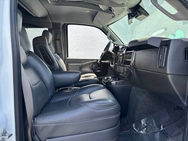 Used 2020 GMC Savana 2500 Extended w/ Enhanced Convenience Package RWD image 20