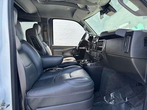 Used 2020 GMC Savana 2500 Extended w/ Enhanced Convenience Package RWD image 20
