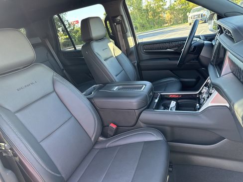 Used 2023 GMC Yukon Denali image 36