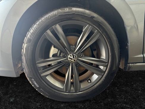 Certified 2022 Volkswagen Jetta SE image 9