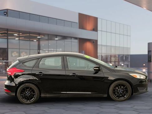 Used 2016 Ford Focus SE w/ SE Cold Weather Package FWD image 8