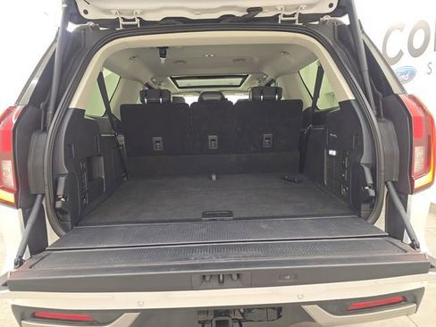 Certified 2025 Ford Expedition Max Platinum image 18