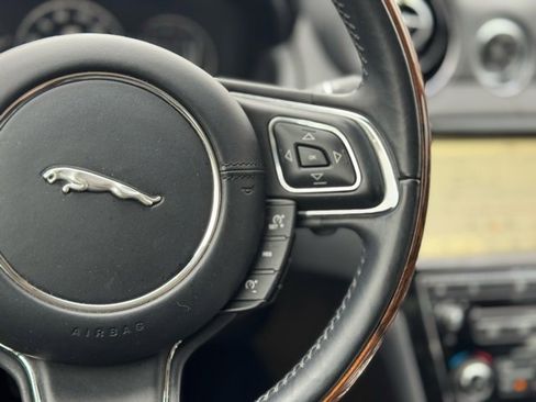 Used 2019 Jaguar XJ R-Sport image 24
