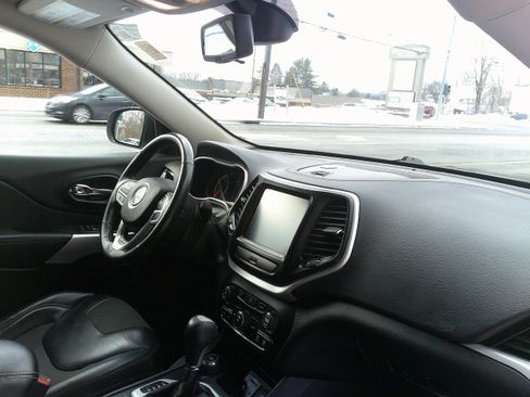 Used 2018 Jeep Cherokee Latitude Plus w/ Cold Weather Group image 22