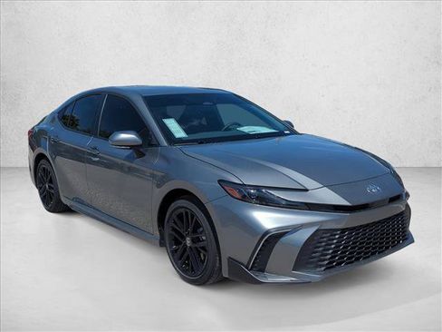 Used 2026 Toyota Camry SE FWD image 3