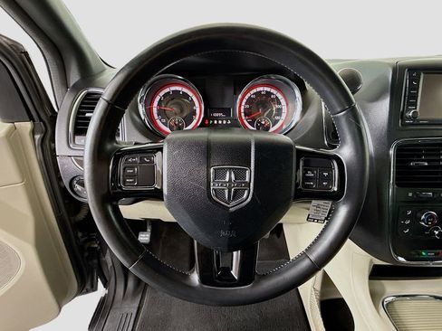 Used 2019 Dodge Grand Caravan SXT FWD image 11