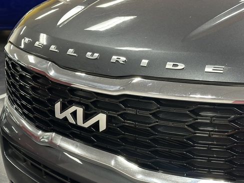 Used 2022 Kia Telluride LX image 10