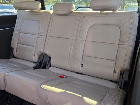 Used 2022 Lincoln Navigator Reserve image 21
