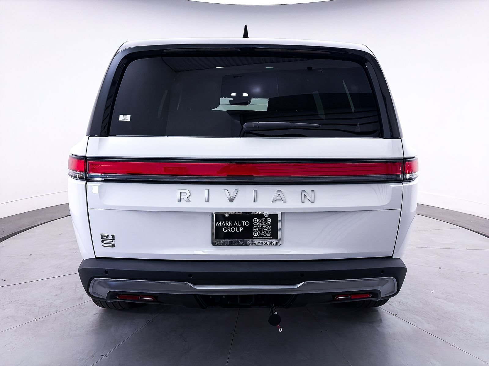 Used 2024 Rivian R1S Adventure Dual AWD/4WD image 15