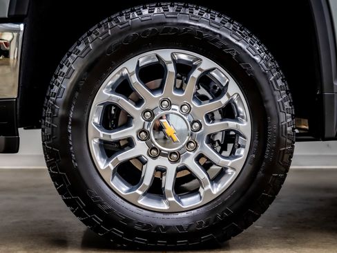 Used 2024 Chevrolet Silverado 2500 LTZ w/ LTZ Plus Package image 34