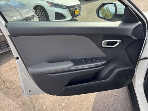 Used 2025 Kia K4 FWD image 18