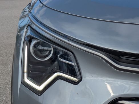 Certified 2024 Kia Niro EX Touring image 10