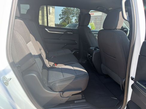 Used 2025 GMC Acadia Elevation FWD image 28