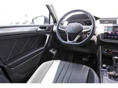 Used 2022 Volkswagen Tiguan SE image 10