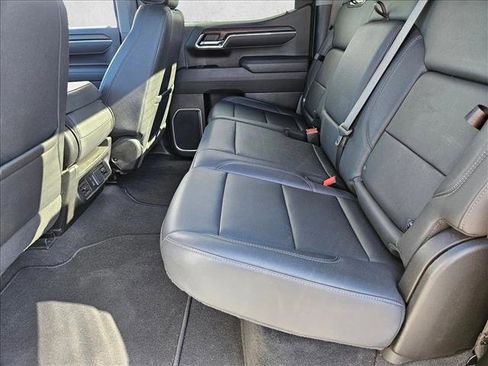 Used 2025 GMC Sierra 1500 SLT image 17