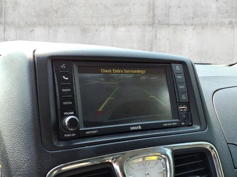 Used 2013 Chrysler Town & Country Touring-L w/ Driver Convenience Group FWD image 14
