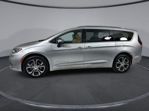 Used 2023 Chrysler Pacifica Pinnacle AWD/4WD image 5