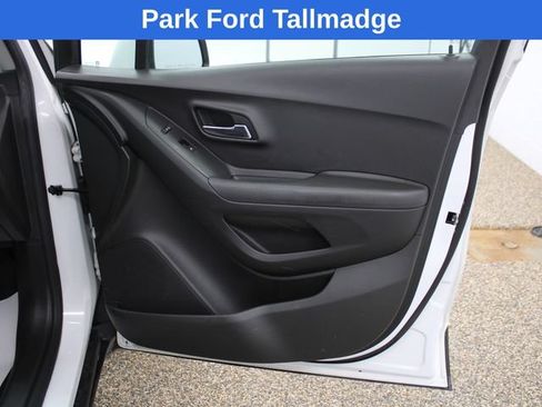 Used 2018 Chevrolet Trax LS AWD/4WD image 20