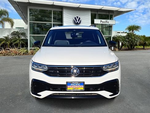 Certified 2022 Volkswagen Tiguan SE R-Line image 2