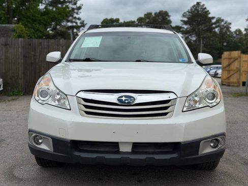 Used 2010 Subaru Outback 2.5i Premium AWD/4WD image 3