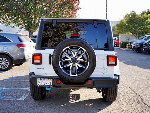 Used 2024 Jeep Wrangler Unlimited image 9