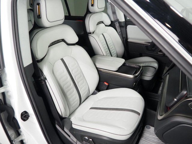 Used 2024 Rivian R1S AWD Adventure image 2
