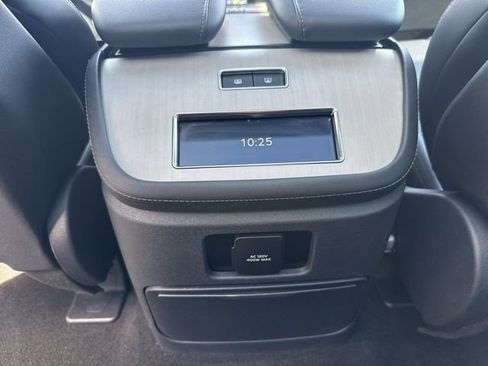 Used 2025 Lincoln Navigator Reserve w/ Jet Appearance Package AWD/4WD image 16