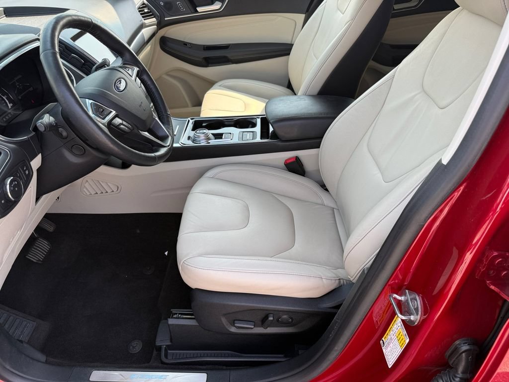 Used 2020 Ford Edge Titanium AWD/4WD image 10