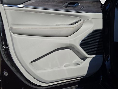 Used 2022 Jeep Grand Cherokee Overland image 16