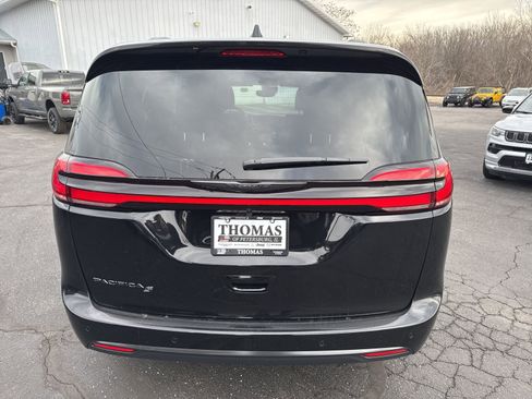 New 2026 Chrysler Pacifica Select image 6