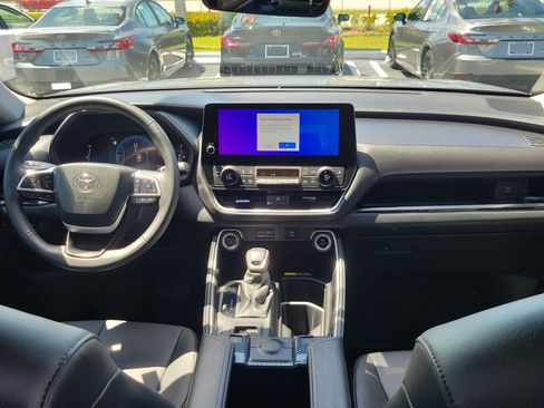 Used 2024 Toyota Grand Highlander XLE FWD image 16