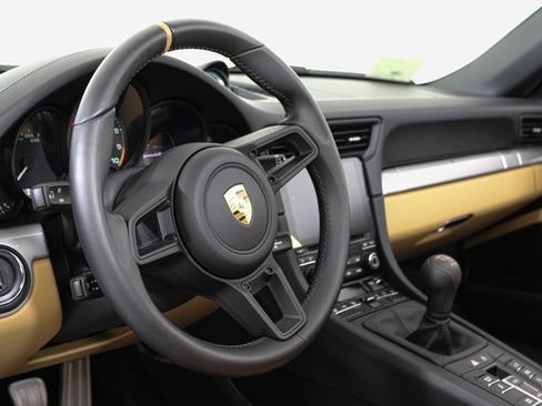 Used 2019 Porsche 911 Speedster RWD image 40