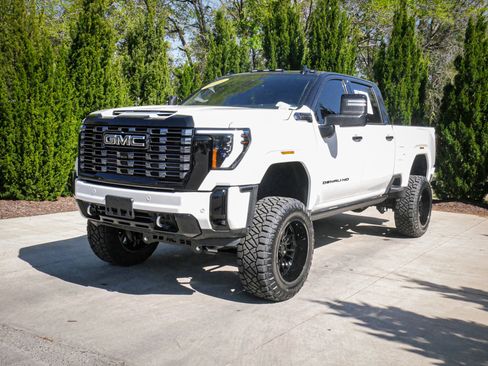 Used 2025 GMC Sierra 2500 Denali Ultimate image 5