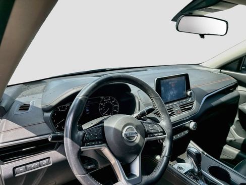 Used 2021 Nissan Altima 2.5 SR FWD image 11