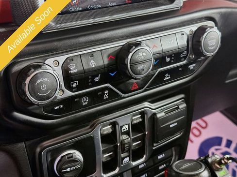 Used 2022 Jeep Gladiator Rubicon w/ Dual Top Group AWD/4WD image 16