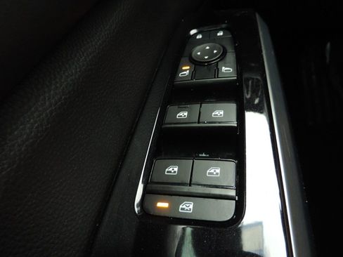Used 2024 Nissan Pathfinder SL FWD image 25