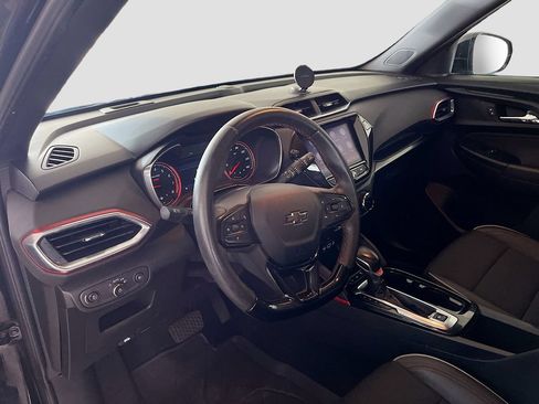 Used 2021 Chevrolet TrailBlazer RS w/ Technology Package FWD image 9