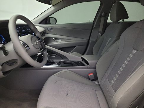 Used 2024 Hyundai Elantra SE image 17