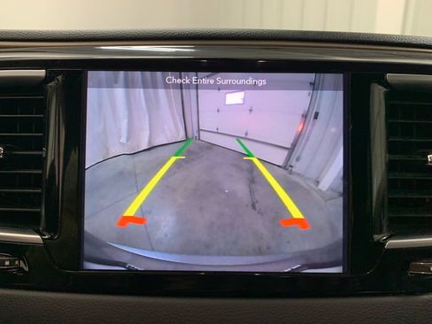 Used 2018 Chrysler Pacifica Touring-L Plus w/ Tire & Wheel Group image 12