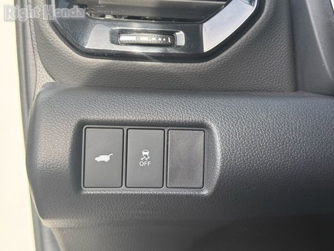 Used 2025 Honda Pilot Touring image 14