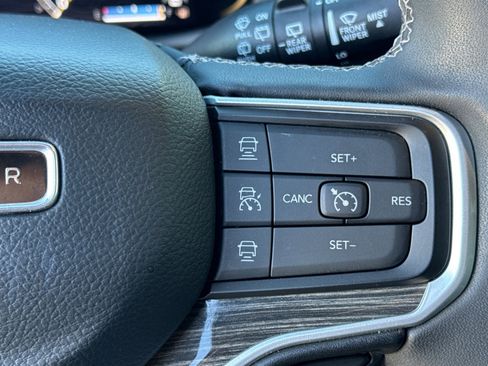 Used 2022 Jeep Wagoneer Series III image 39