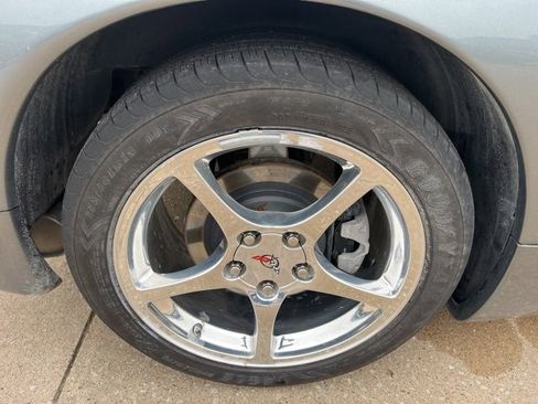 Used 2004 Chevrolet Corvette Coupe w/ Roof Package image 45