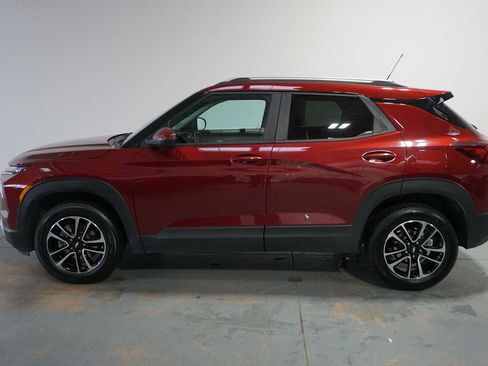 Used 2025 Chevrolet TrailBlazer LT image 2