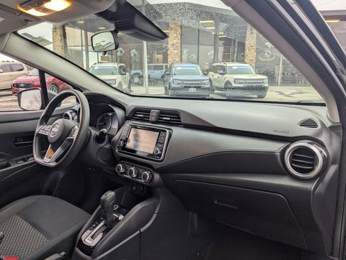 Used 2020 Nissan Versa S image 32