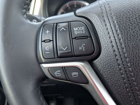 Used 2016 Toyota Highlander XLE AWD/4WD image 19