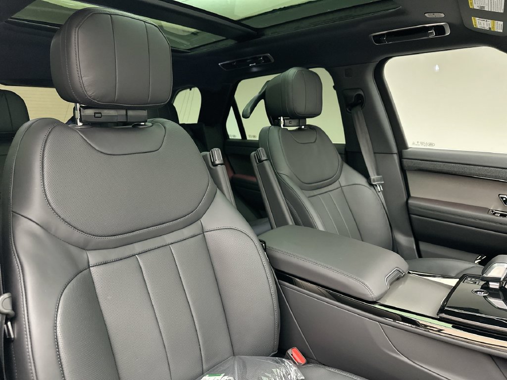 New 2027 Land Rover Range Rover Sport Dynamic SE AWD/4WD image 6
