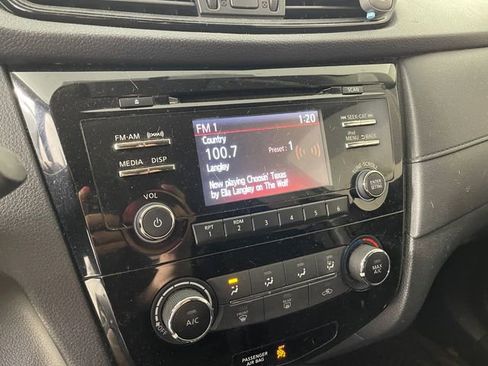 Used 2017 Nissan Rogue S AWD/4WD image 7